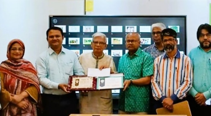 বিশেষ সম্মাননা পুরস্কার পেলেন অধ্যাপক মিজানুর রহমান